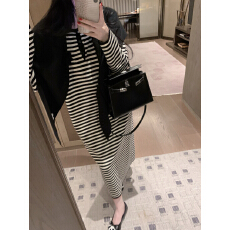 批发V领正肩<b class='q'>条纹</b>针织连衣<b class='q'>裙</b>2025新款秋冬大码胖mm显瘦直筒<b class='q'>裙</b>休闲长<b class='q'>裙</b>