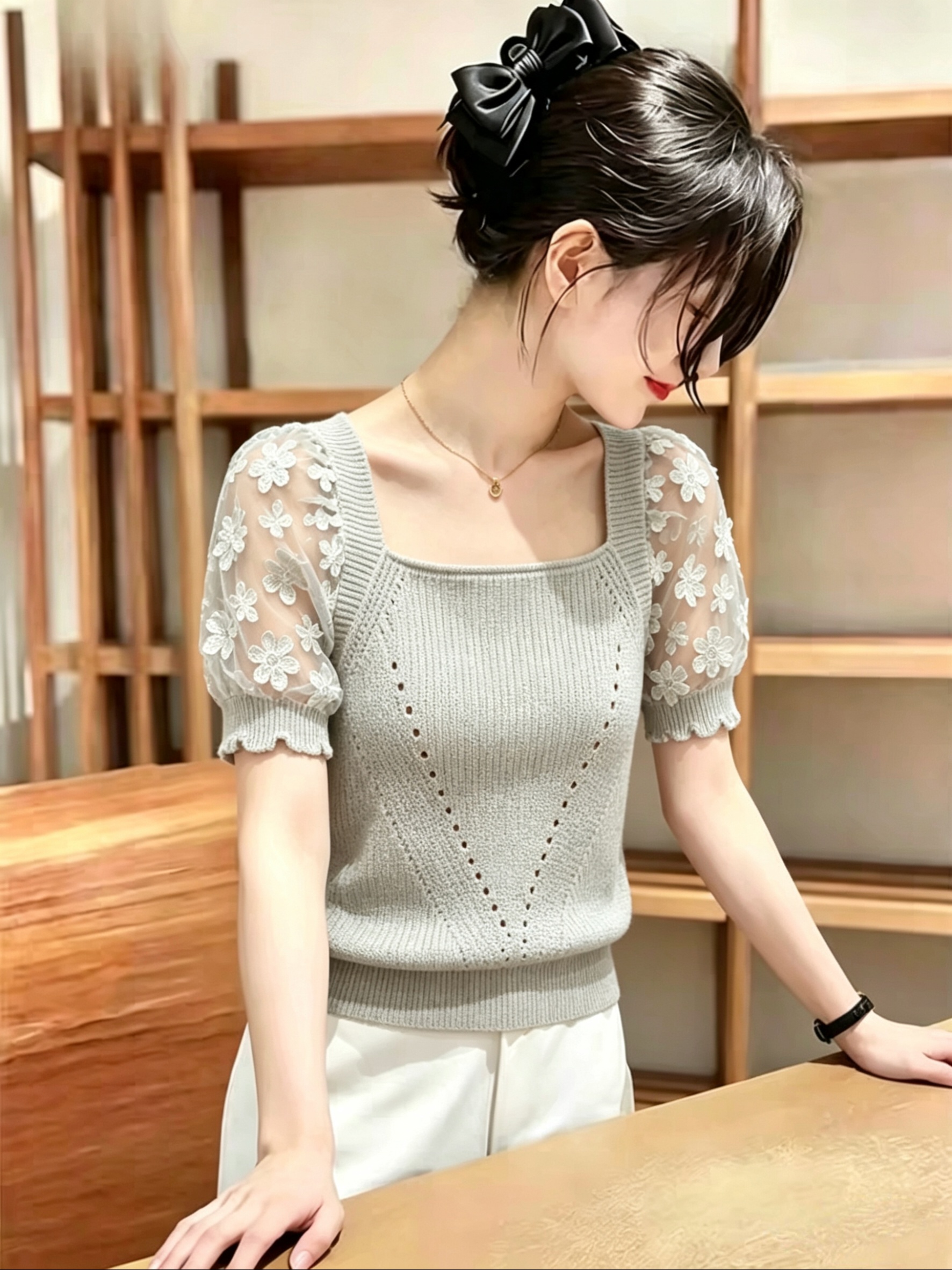 새로운 한 부서 부드러운 바람 니트 반팔 여성 여름 새로운 망사 패치워크 자수 몸매 가꾸기 슬림해 보이는 맨위