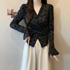 批发实拍~胖MM大码设计感交叉收高级感气质印花上衣