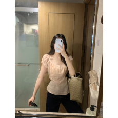 批发实拍 甜美短款<b class='q'>衬衫</b>短袖<b class='q'>T</b><b class='q'>恤</b>设计感泡泡袖上衣