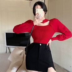 批发黑色挂脖毛衣女<b class='q'>秋</b>冬法式泡泡袖设计感小众内搭方领针织打底衫上衣