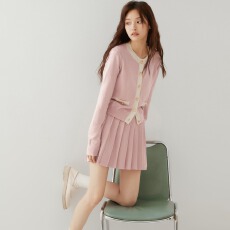 批发2025年秋季新款毛衣套装<b class='q'>甜美</b>粉色针织开衫上衣+高腰短裙两件套