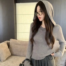 批发格雷系连帽坑条长袖针织衫女秋季慵懒感灰色打底衫内搭短款上衣冬