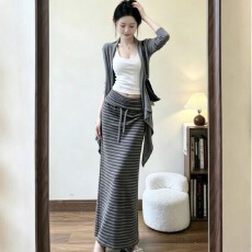 批发韩系慵懒显瘦垂感条纹<b class='q'>半身裙</b>女秋季新款长款百搭抽绳懒人包臀裙子