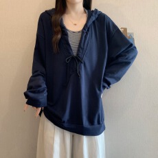 批发实拍~<b class='q'>大码</b>抽褶连帽V领长袖卫衣女秋冬韩系慵懒宽松百搭外套