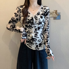 批发实拍~大码新中式印花V领长袖修身T恤女轻熟绝美好看的打底上衣