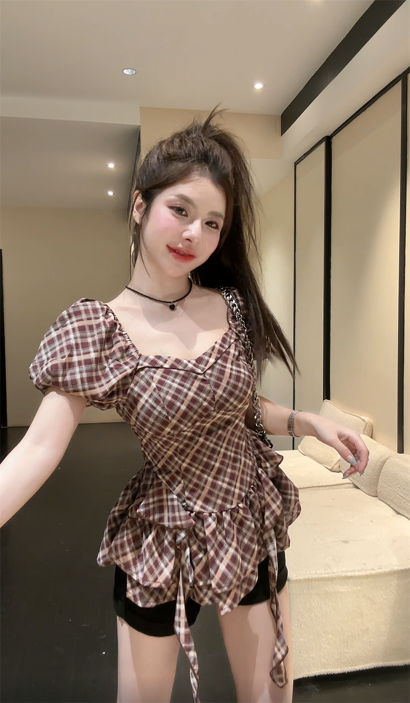 실사 정가 여름 새로운 한 부서 달콤한 매운맛 광장 칼라 체크무늬 거품 소매 불규칙 프릴 맨위 여성