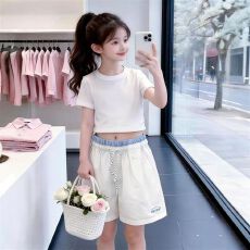 批发女童夏天松弛感白色裤子2026新款女童抽绳宽松慵懒风休闲运动短裤