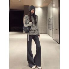 批发秋季一整套<b class='q'>女装</b>2025新款时尚百搭打底上衣高腰毛衣微喇裤三件套装