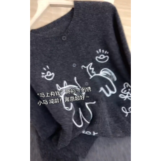 批发设计感小马刺绣<b class='q'>针织</b><b class='q'>开衫</b>女2026年秋冬爆款慵懒风圆领百搭长袖毛衣