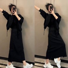 批发早春温柔系穿搭女2026新款<b class='q'>韩版</b>长袖开衫修身打底显瘦半身裙三件套