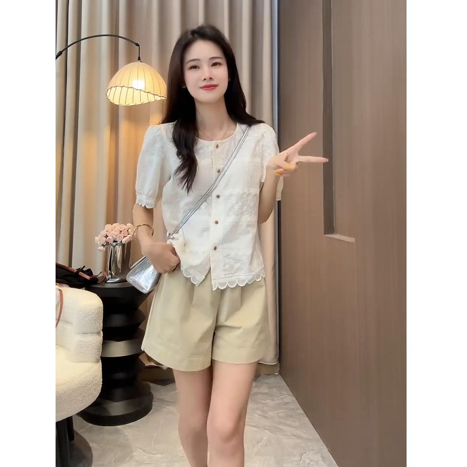 고급 센스 패션 레트로 레이스 자수 여성 셔츠 2026 여름 새로운 한 부서 작은 대중 품격 연령 감소 맨위
