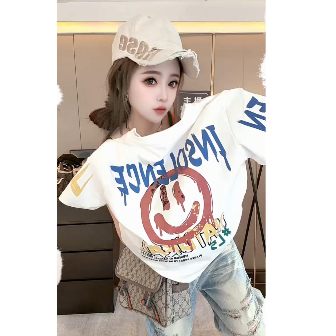 올해 슈퍼 인기 폭발 착용 가져 가라. 한국 스타일 2026 여름 새로운 연령 감소 다용도 알파벳 프린트 반팔 티셔츠