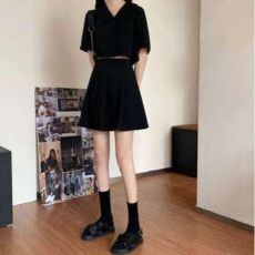 批发2026学院风高腰百褶<b class='q'>半身裙</b>a字短裙+黑色短款排扣西装领衬衫上衣<b class='q'>女</b>