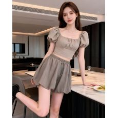 批发夏季辣妹显瘦方领泡泡袖短袖女搭配花苞高腰冰丝阔腿灯笼裙裤<b class='q'>套装</b>