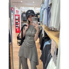 批发2026辣妹百搭显瘦短袖T恤女夏季<b class='q'>套装</b>不规则叭裤休闲裤时尚两件套