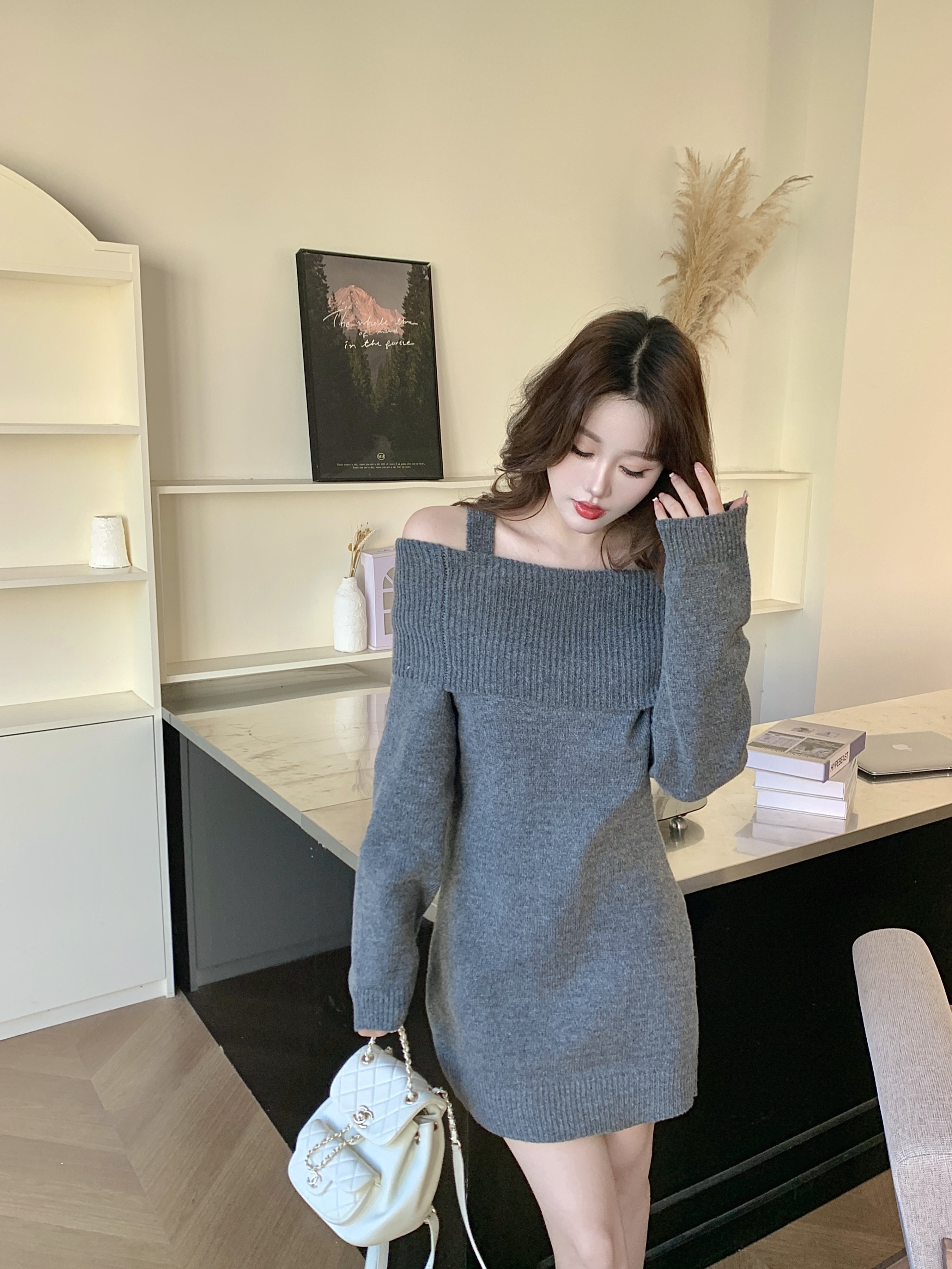 실사 빅 사이즈 이른 봄 작은 섹시함 오프숄더 보트넥 니트 드레스 품격 외국 가스 슬립 스웨터 드레스