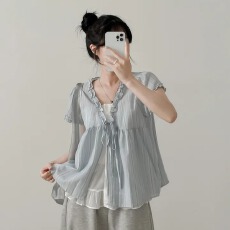批发大码女装 韩国chic夏季<b class='q'>假两件</b>v领<b class='q'>衬衫</b>飞飞袖宽松荷叶边上衣