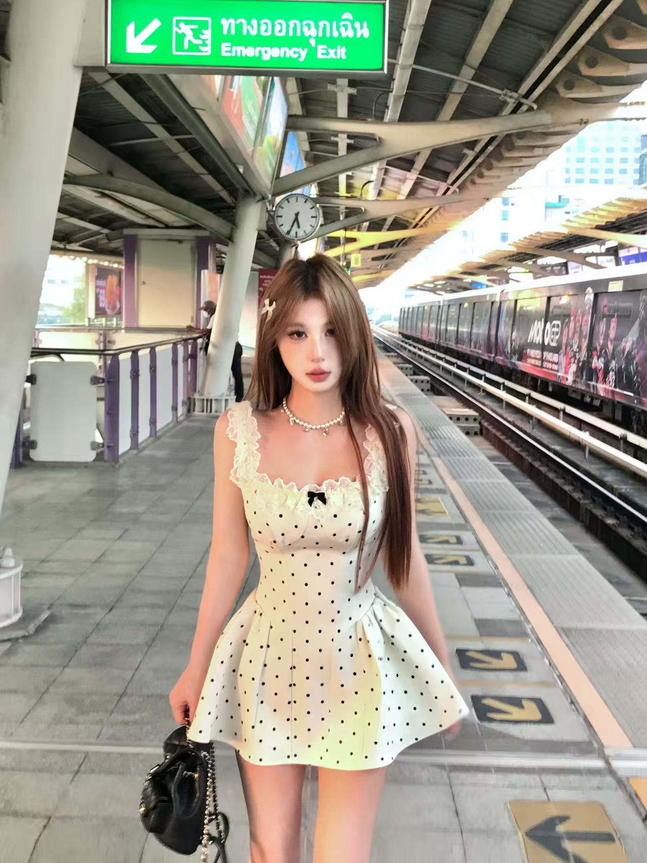 mejiu 꿀 나인 봄 와일드 마키 와우 몸매 가꾸기 순수한 욕망 달콤한 매운맛 허리 수축 디자인 센스 작은 심장 기계 도트 무늬 드레스