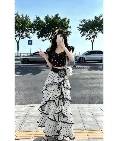 갈색 설탕 진주 한 부서 여름 고급 센스 검정색 광장 칼라 도트 무늬 맨위 프릴 반신 스커트 투피스 세트