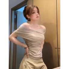 批发大码女装辣妹风不规则褶皱一字领上衣女<b class='q'>夏</b>高级感收腰显瘦露肩T恤
