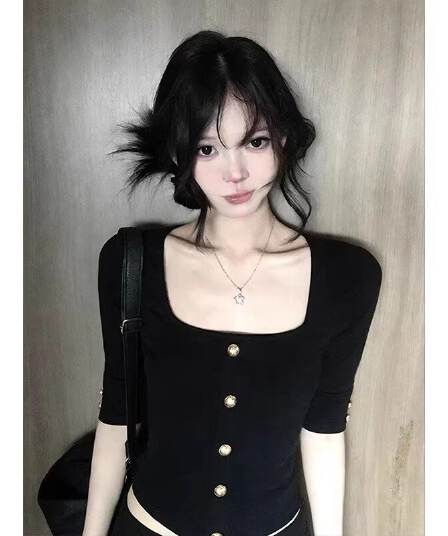 아메리칸 핫걸 광장 칼라 단추 중간 소매 티셔츠 여성 2026 년 여름 새로운 섹시함 성숙한 슬림해 보이는 다용도 맨위