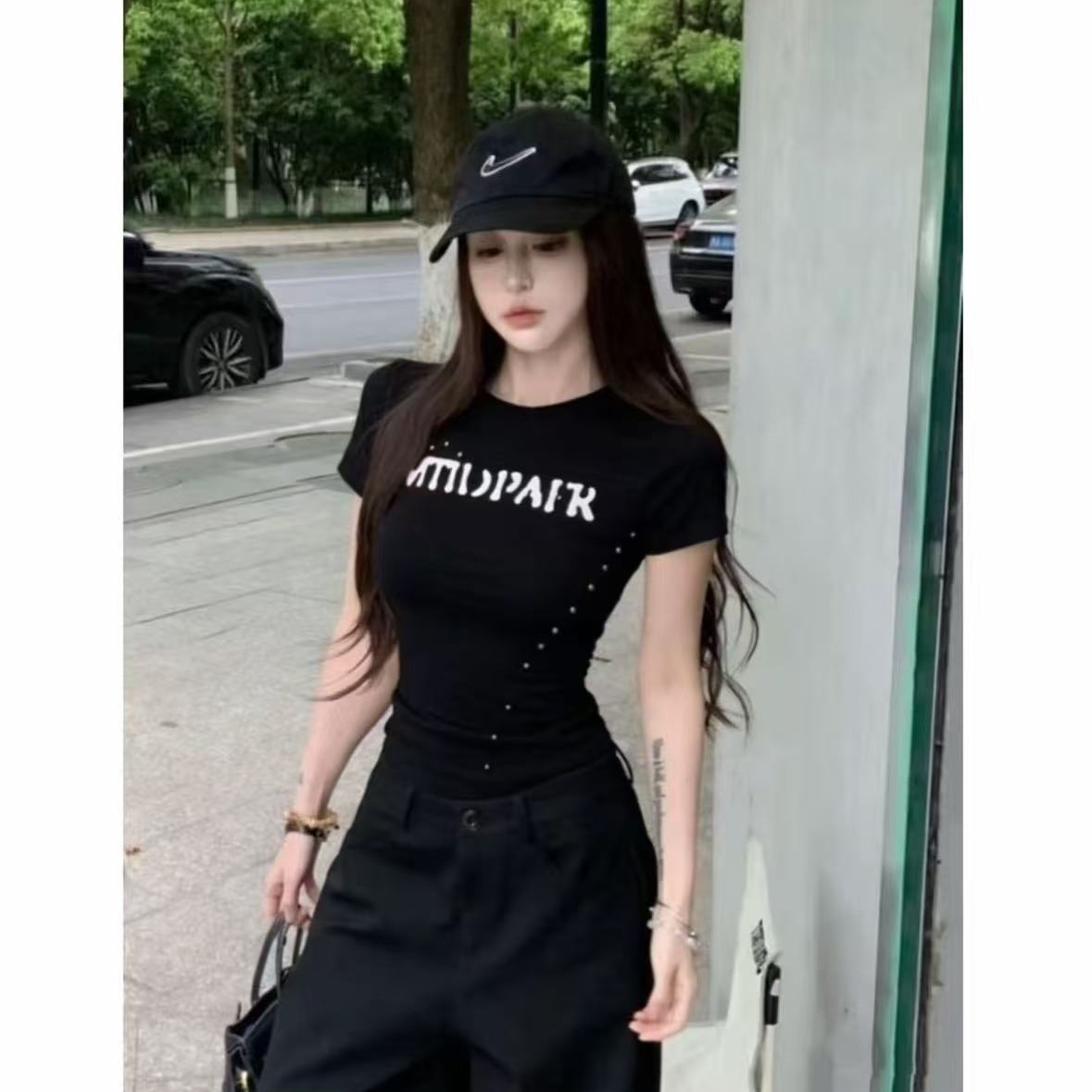빅 사이즈 여성 의류 새로운 아메리칸 디자인 센스 비즈 박기 알파벳 프린트 반팔 티셔츠 여성 짧은 동정 라운드 넥 맨위