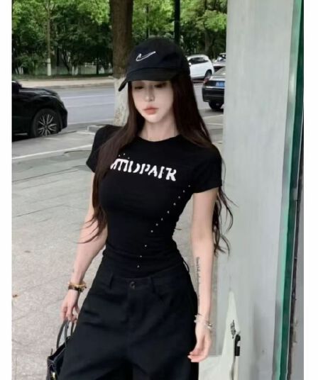 빅 사이즈 여성 의류 새로운 아메리칸 디자인 센스 비즈 박기 알파벳 프린트 반팔 티셔츠 여성 짧은 동정 라운드 넥 맨위