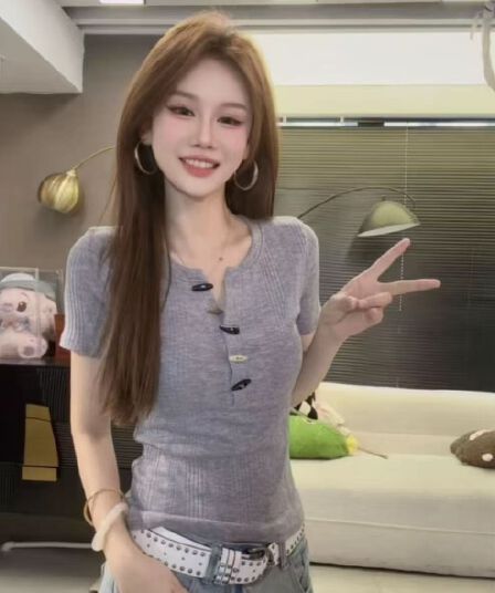 빅 사이즈 여성 의류 여름 새로운 한 부서 순수한 욕망 작은 대중 소뿔 버클 반팔 티셔츠 여성 몸매 가꾸기 슬림해 보이는 다용도 맨위