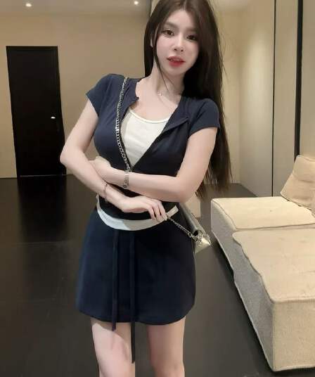 빅 사이즈 한 부서 페이크 레이어드 반팔 티셔츠 슬림해 보이는 반신 스커트 두 조각 여성 세트 여름 새로운 캐주얼 패션 세트