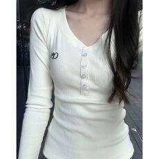 批发设计感V领<b class='q'>长袖</b><b class='q'>T</b><b class='q'>恤</b>女短款美式修身上衣