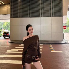 批发配腰带辣妹套装黑色一字领长袖T恤女秋季高腰休闲裤短裤子两件套