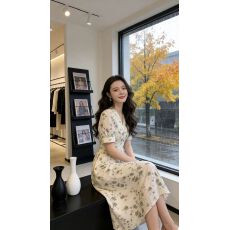 批发法式碎花气质连衣裙女装2026新款夏装收腰显瘦中长款短袖<b class='q'>V领</b>裙子