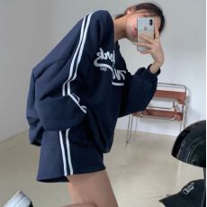 批发休闲运动<b class='q'>套装</b><b class='q'>女</b>2026新春秋宽松V领字母套头卫衣+阔腿<b class='q'>短裤</b>两件套潮