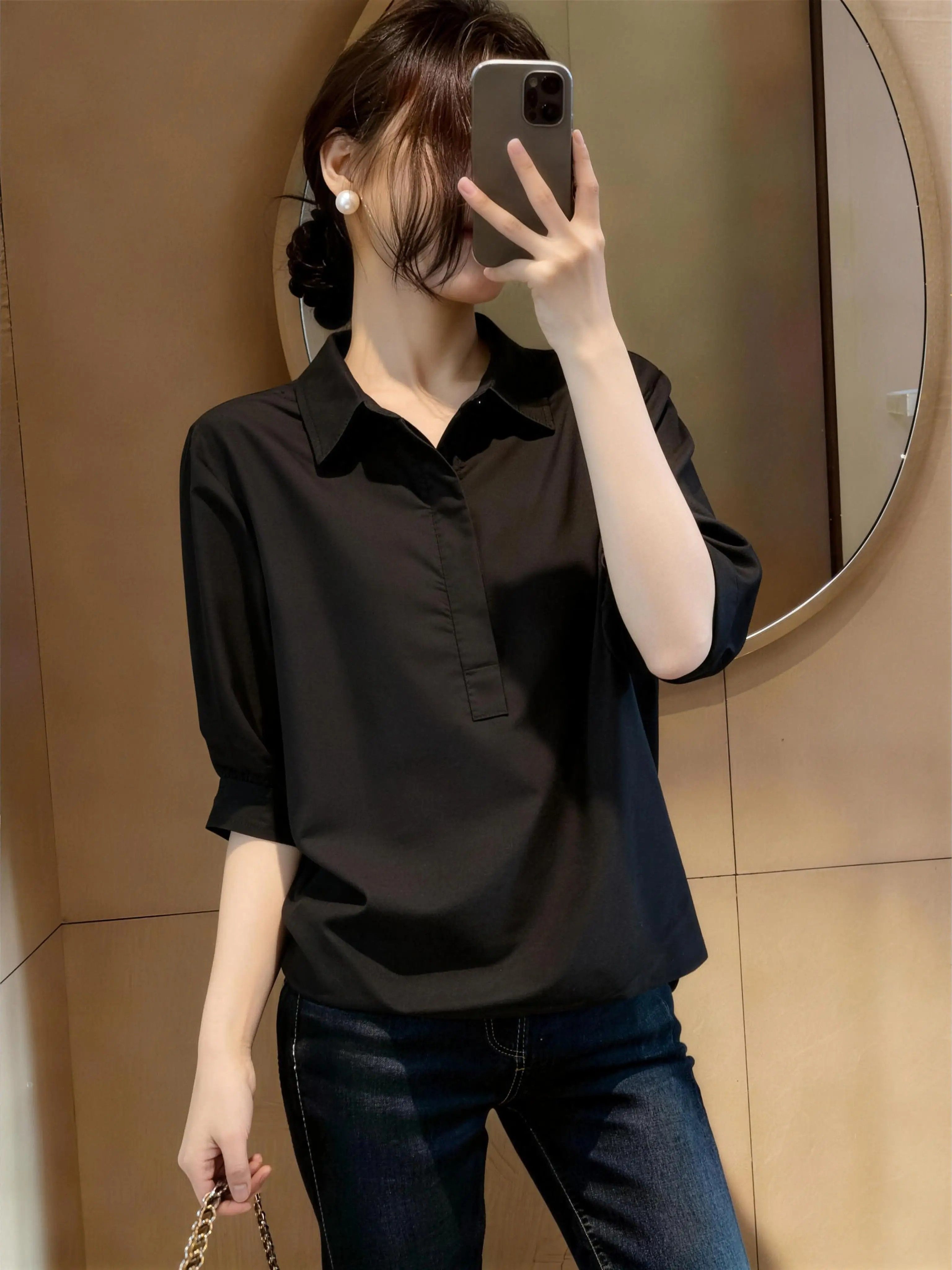 레트로 캐주얼 바람 품격 폴로 칼라 검정색 여성 셔츠 여름 빅 사이즈 통통한 여동생 고급 센스 다용도 슬림해 보이는 맨위