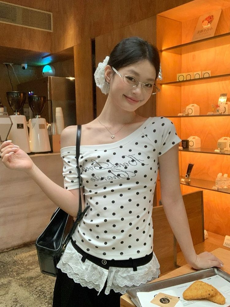 40 차가운 실크 코튼 핫픽스 화이트 도트 무늬 비스듬한 어깨 반팔 티셔츠 여성 여름 몸매 가꾸기 슬림해 보이는 디자인 센스 작은 맨위