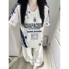 批发螺纹领口+后包边 印花球衣V领短袖女