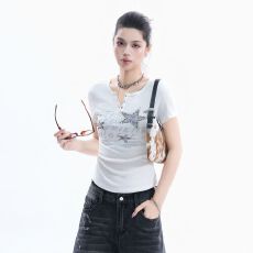 批发莫代尔棉美式新款星星印花亨利短袖t恤女收腰显瘦辣妹短款上衣女