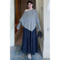 斜肩毛衣女早秋2025宽松韩式慵懒风露肩针织衫设计感斗篷上衣