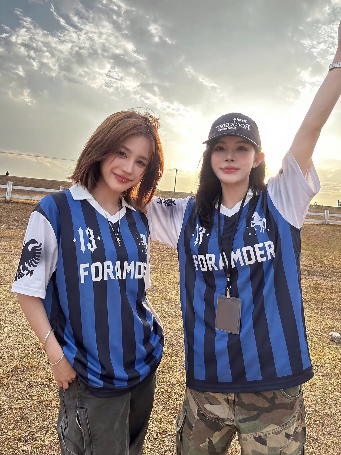 반팔 티셔츠 여성 조수 브랜드 여름 루즈핏 5 점 소매 2026 년 새로운 인터넷 유명인 트렌드 ins 미니멀리즘 프린트 맨위