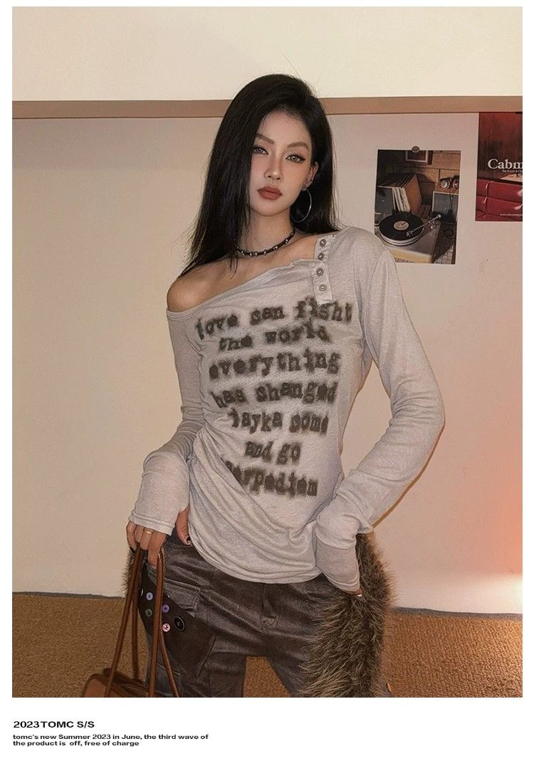 주간 실크 양모 레트로 핫걸 바람 알파벳 프린트 비스듬한 어깨 긴팔 티셔츠 몸매 가꾸기 슬림해 보이는 만나는 맨위