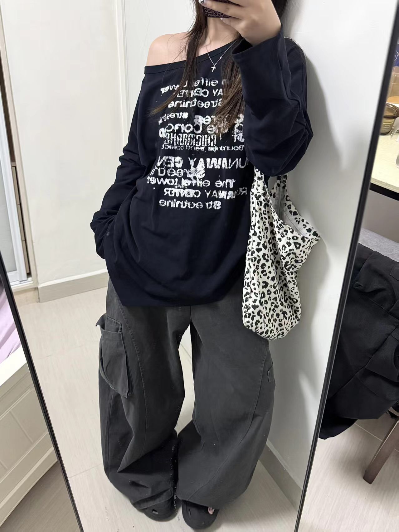 아메리칸 레트로 핫걸 비스듬한 어깨 긴팔 티셔츠 여성 가을 마 오래된 알파벳 프린트 오프숄더 맨위 트렌디
