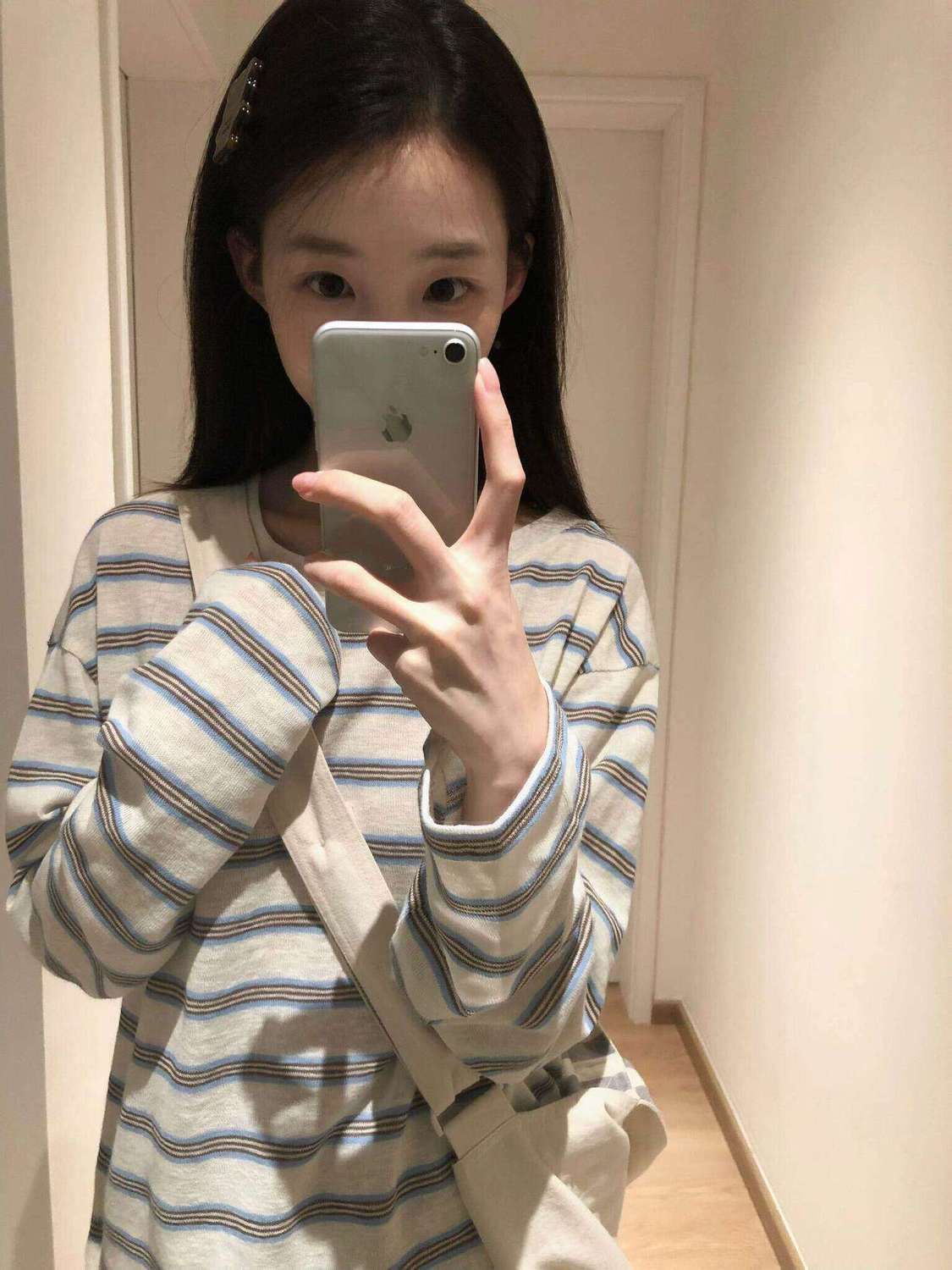 느긋한 라운드 넥 스트라이프 긴팔 티셔츠 새로운 느슨함 센스 루즈핏 만나는 다용도 맨위