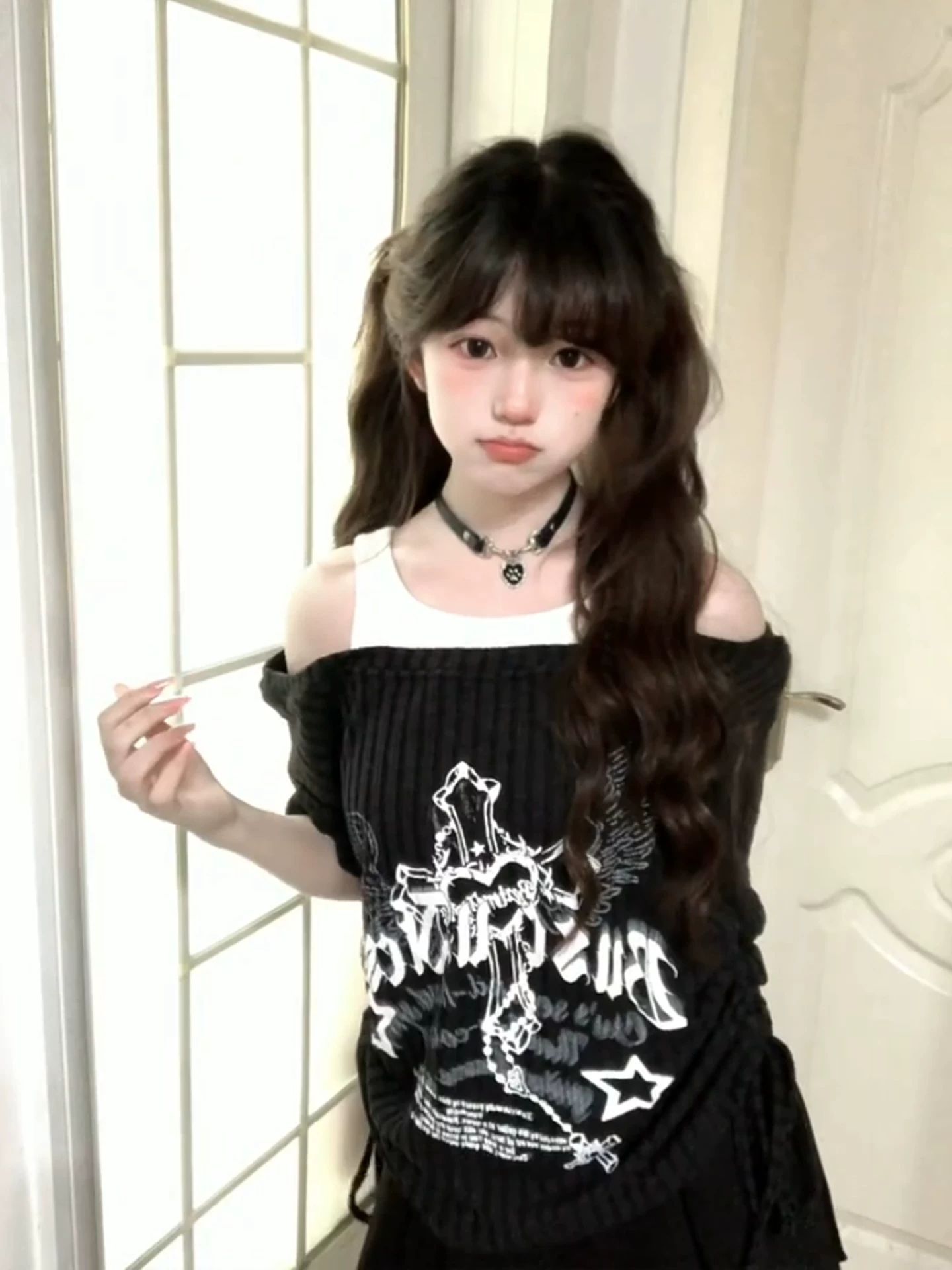원본 종류 광저우 햇빛 플러시 원단 페이크 레이어드 오프숄더 반팔 티셔츠 여성