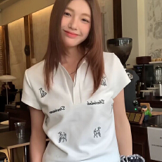 批发美式polo衫短袖t恤女新款夏季小狗印花白色正肩<b class='q'>修身</b>短款上衣