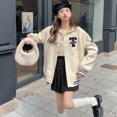 批发贴布刺绣小熊秋<b class='q'>冬</b>甜美学院风呢子短款棒球服外套女