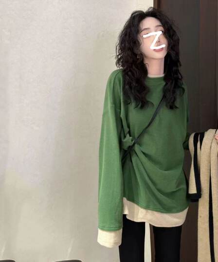2026 년 가을 겨울 새로운 느긋한 바람 배색 페이크 레이어드 풀오버 기본 셔츠 여성 겨울 다용도 De 플러시 맨위 티셔츠