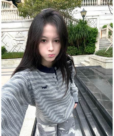 높은 품질 460 그램 자수 주문 표준 두 개의 뿌리 실 북극 플러시 긴팔 스웨터 여자