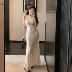 批发重工高端2026年<b class='q'>夏</b>季新款珍珠法式白色小香风温柔镂空针织连衣裙