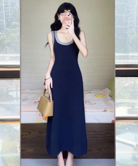 패치워크 색상 니트 민소매 조끼 원피스 새로운 디자인 센스 작은 대중 품격 레트로 u 칼라 슬립 무릎 아래 롱 스커트